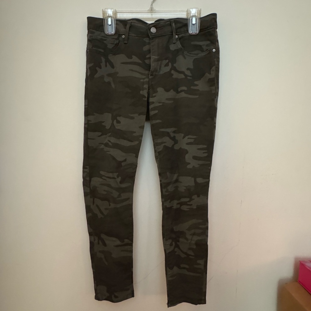 Levi's Olive Camouflage Jeans | 711 skinny size 30 lots of stretch